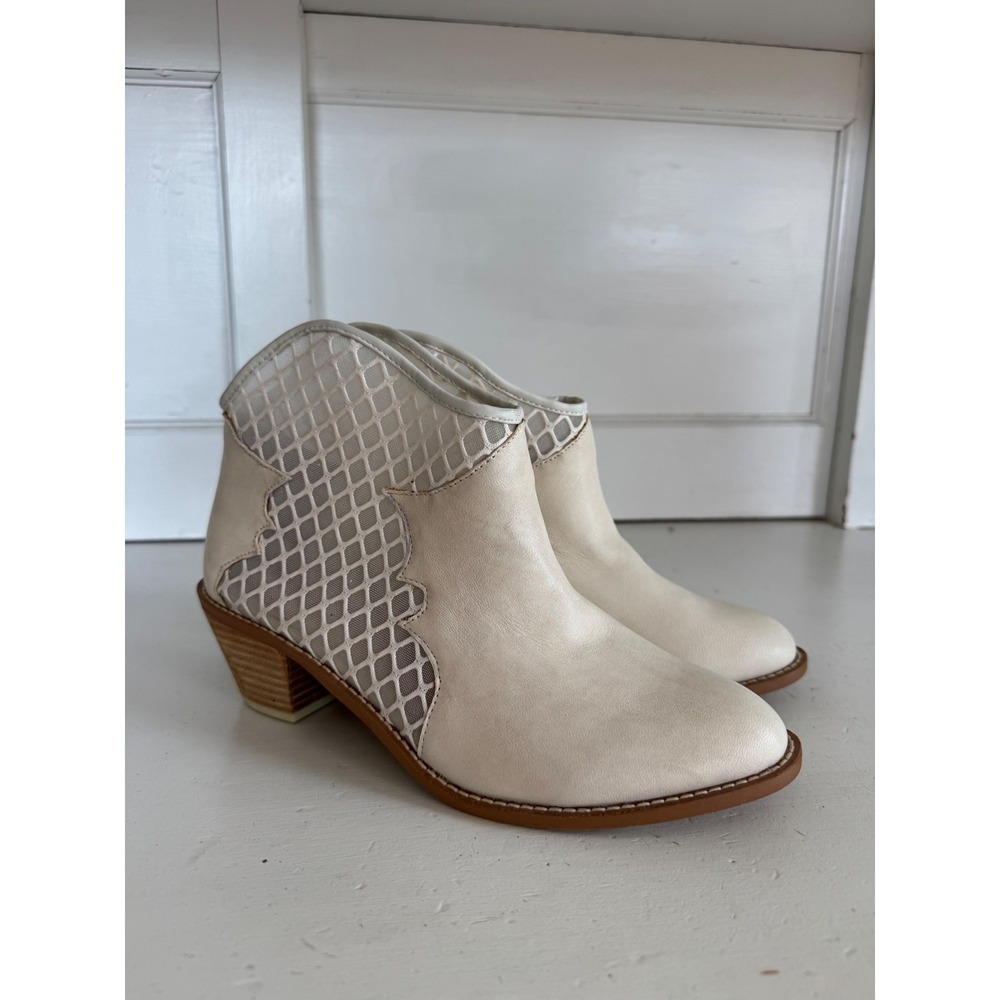 Kelsi Dagger mesh detail Summer booties size 9